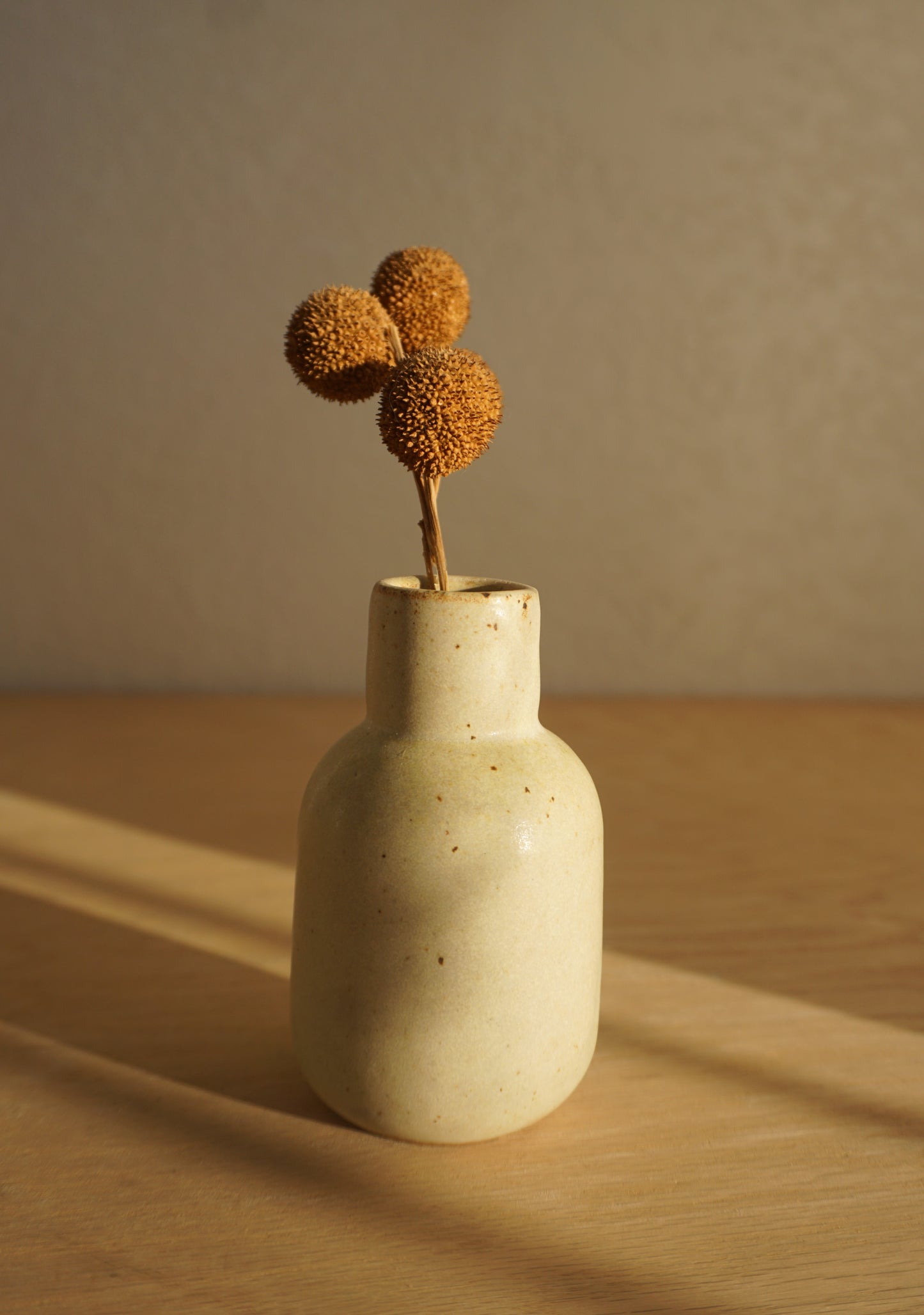 Bud vase in Matte White