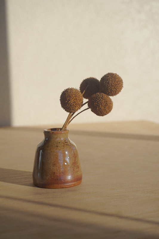 Small bud vase in gold shino